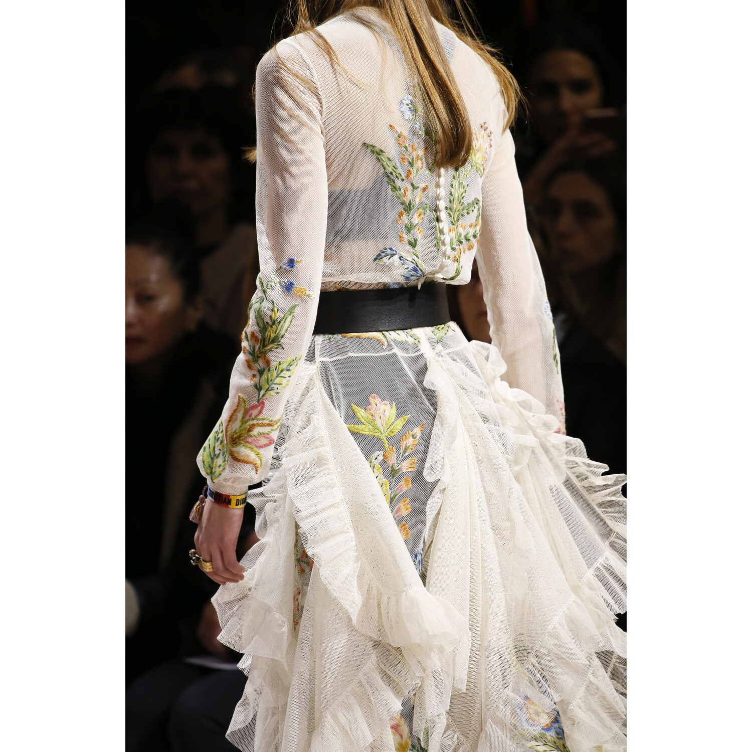 Фото Details Christian Dior , Details Dior Fall 2018 Ready-to-Wear , Детали показа Кристиан Диор , Детали показа Диор осень зима 2018 , Fashion show , неделя моды в Париже , PFW , Мария Грация Кьюри , Mainstyles